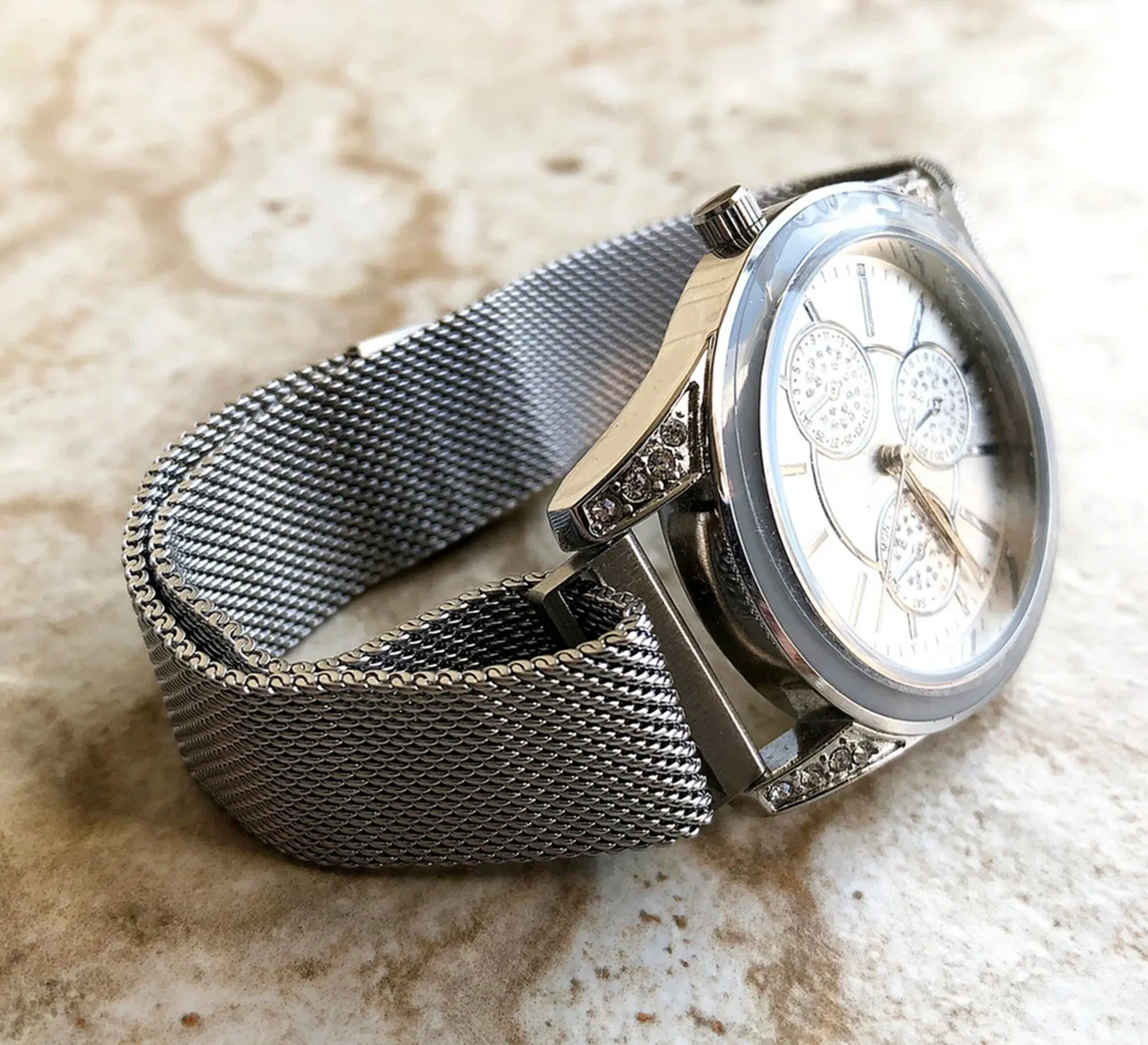 18mm Lug Width Band Strap for Luxury Smart Traditional Wrist Watches Adjustable Stainless Steel Milanese Mesh Bracelet Magnetic Closure