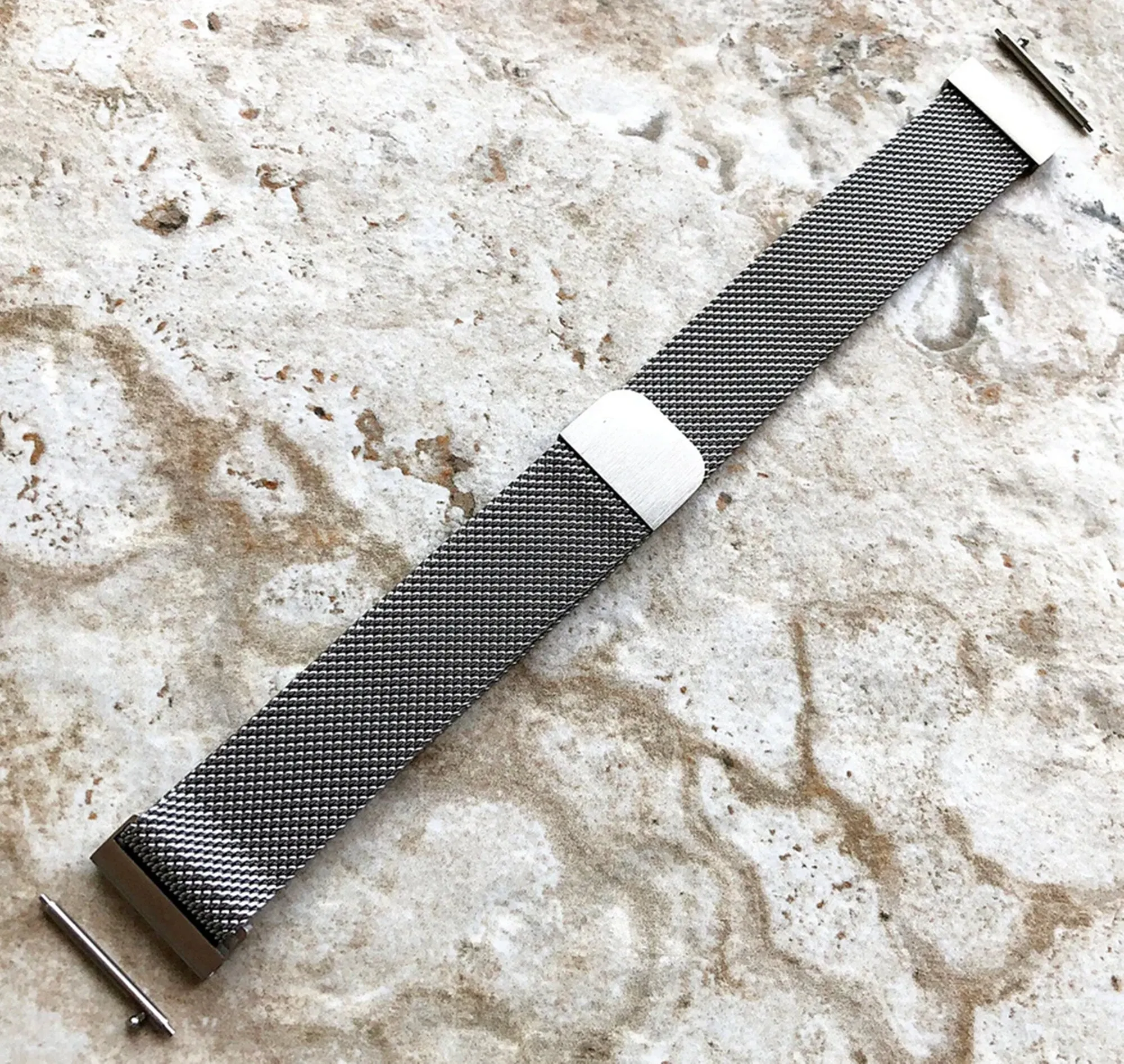 18mm Lug Width Band Strap for Luxury Smart Traditional Wrist Watches Adjustable Stainless Steel Milanese Mesh Bracelet Magnetic Closure