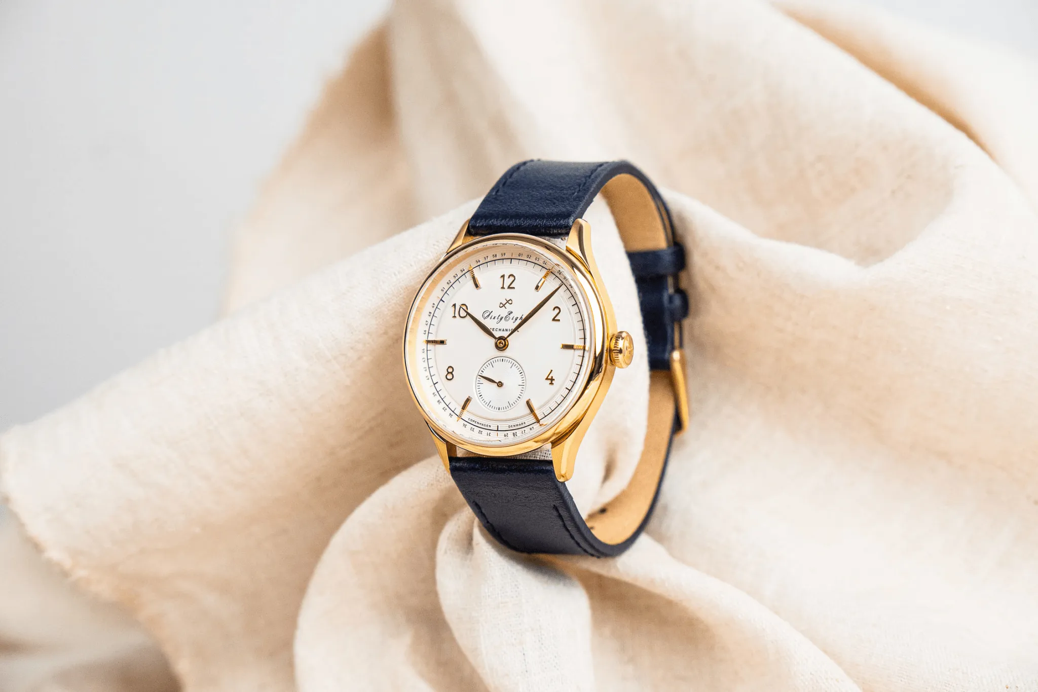 1968 Mechanical (Hand-Wound), Gold / White