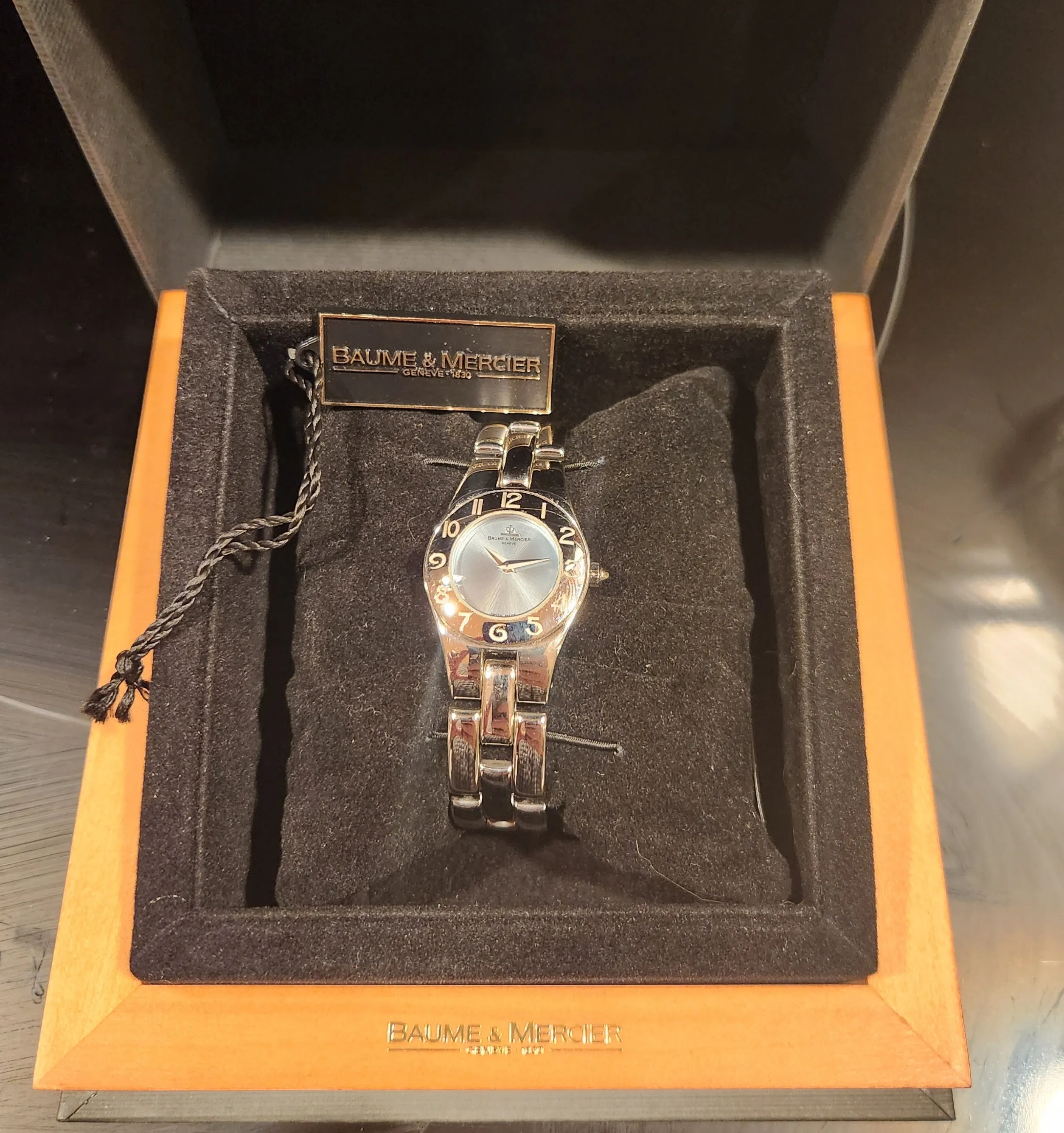 Baume & Mercier Linea Steel on Bracelet Blue Dial Women's Luxury Watch. 24.5mm pre-owned