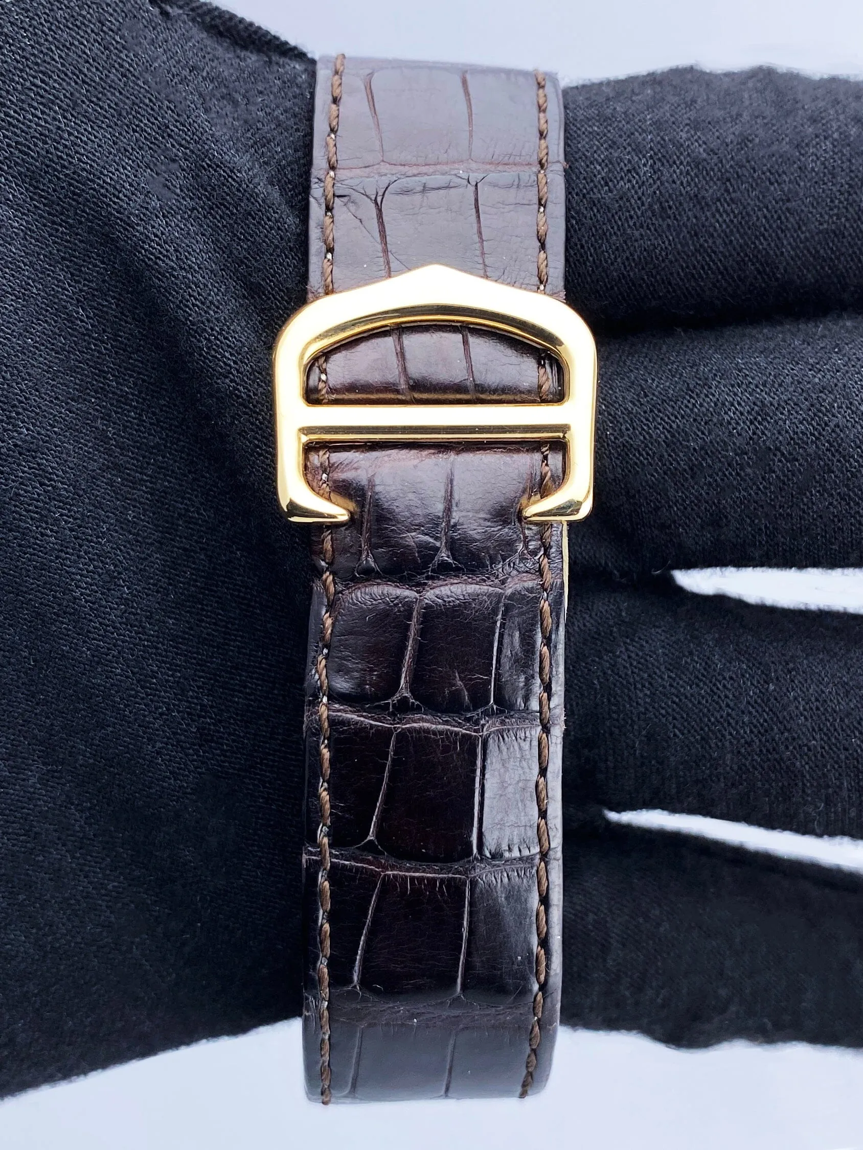 Cartier Roadster Large W62005V2 18K Yellow Gold Mens Watch
