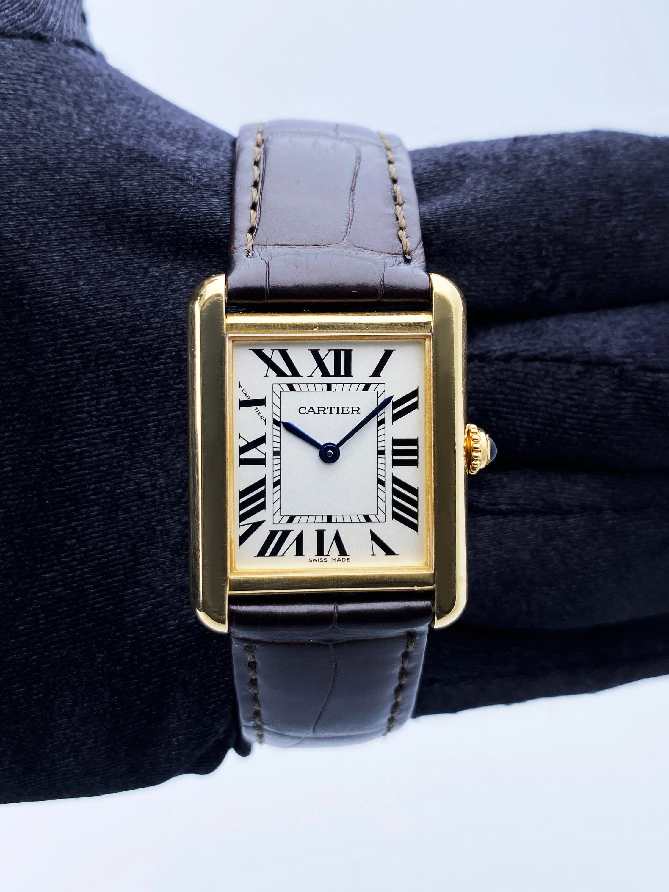 Cartier Tank Solo W5200002 18K Yellow Gold Ladies Watch