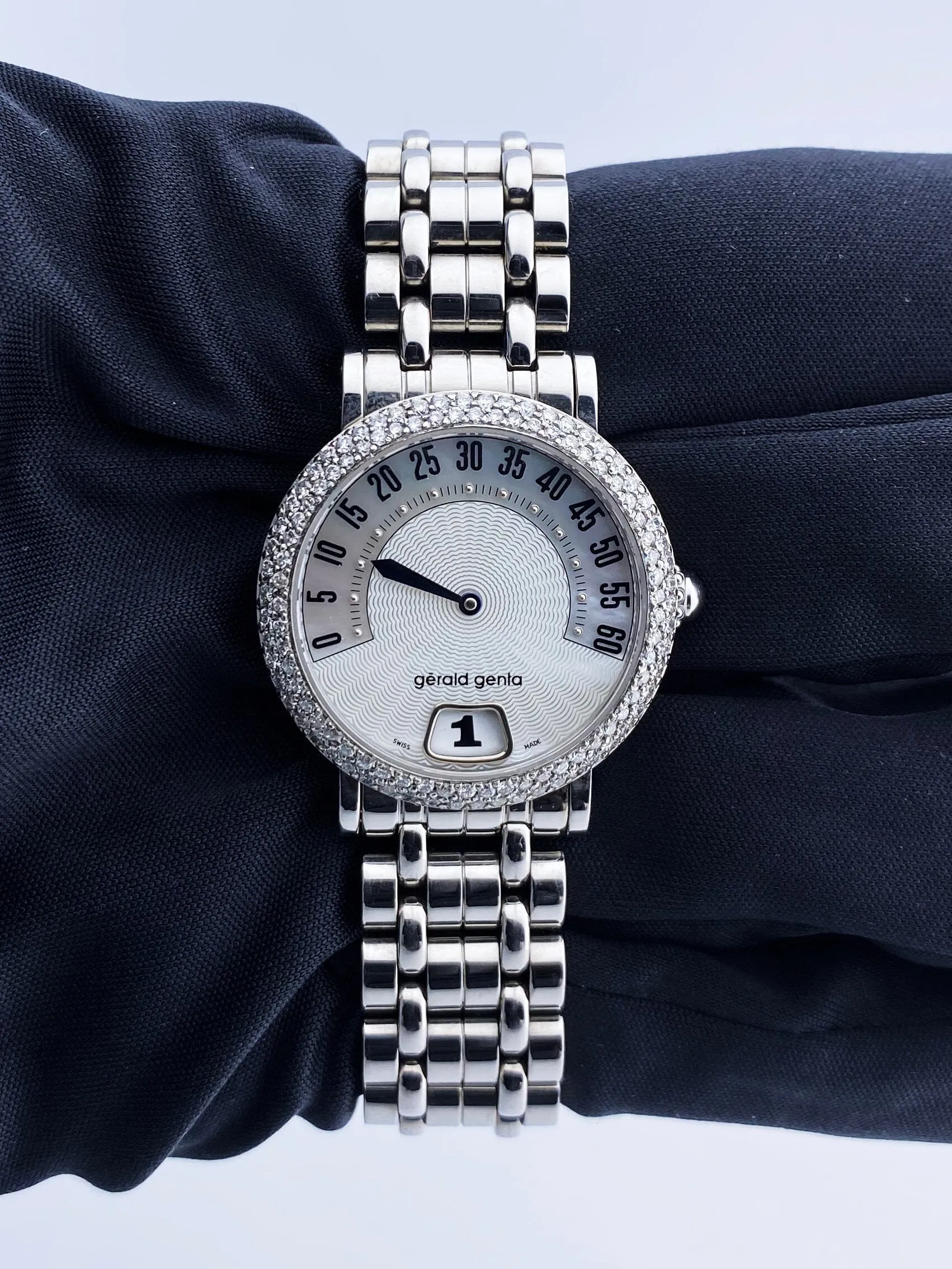Gérald Genta Retro Classic G.3624 Diamonds Steel Ladies Watch Box Papers
