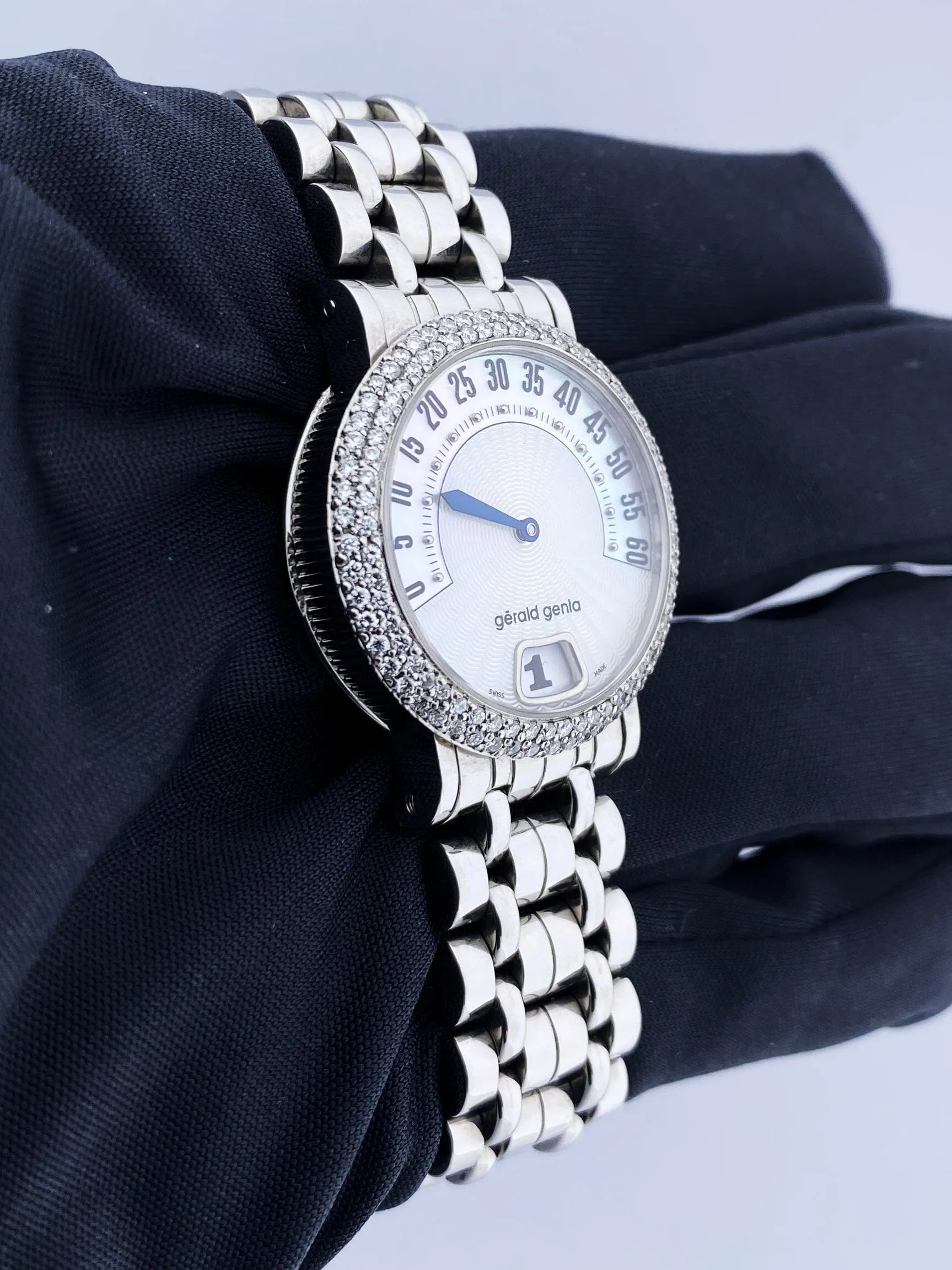 Gérald Genta Retro Classic G.3624 Diamonds Steel Ladies Watch Box Papers
