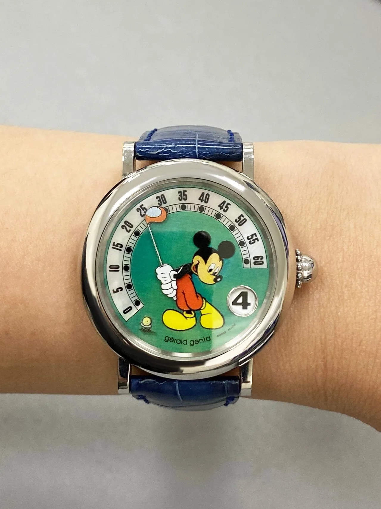 Gérald Genta Retro Fantasy G.3632 Micky Mouse Golfing Dial Mens Watch