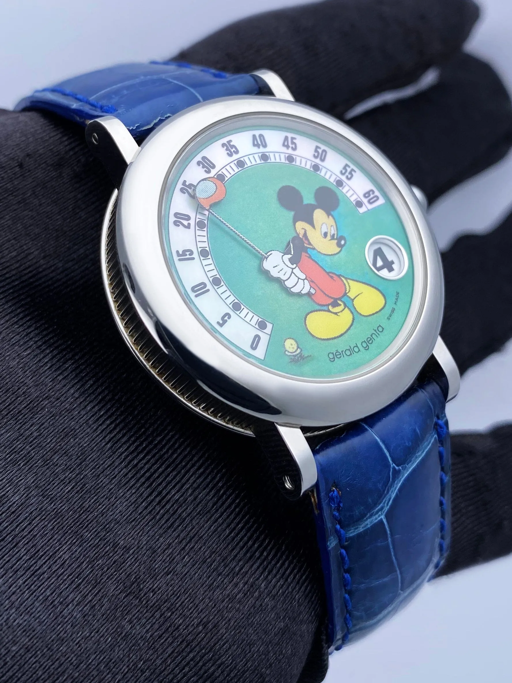 Gérald Genta Retro Fantasy G.3632 Micky Mouse Golfing Dial Mens Watch