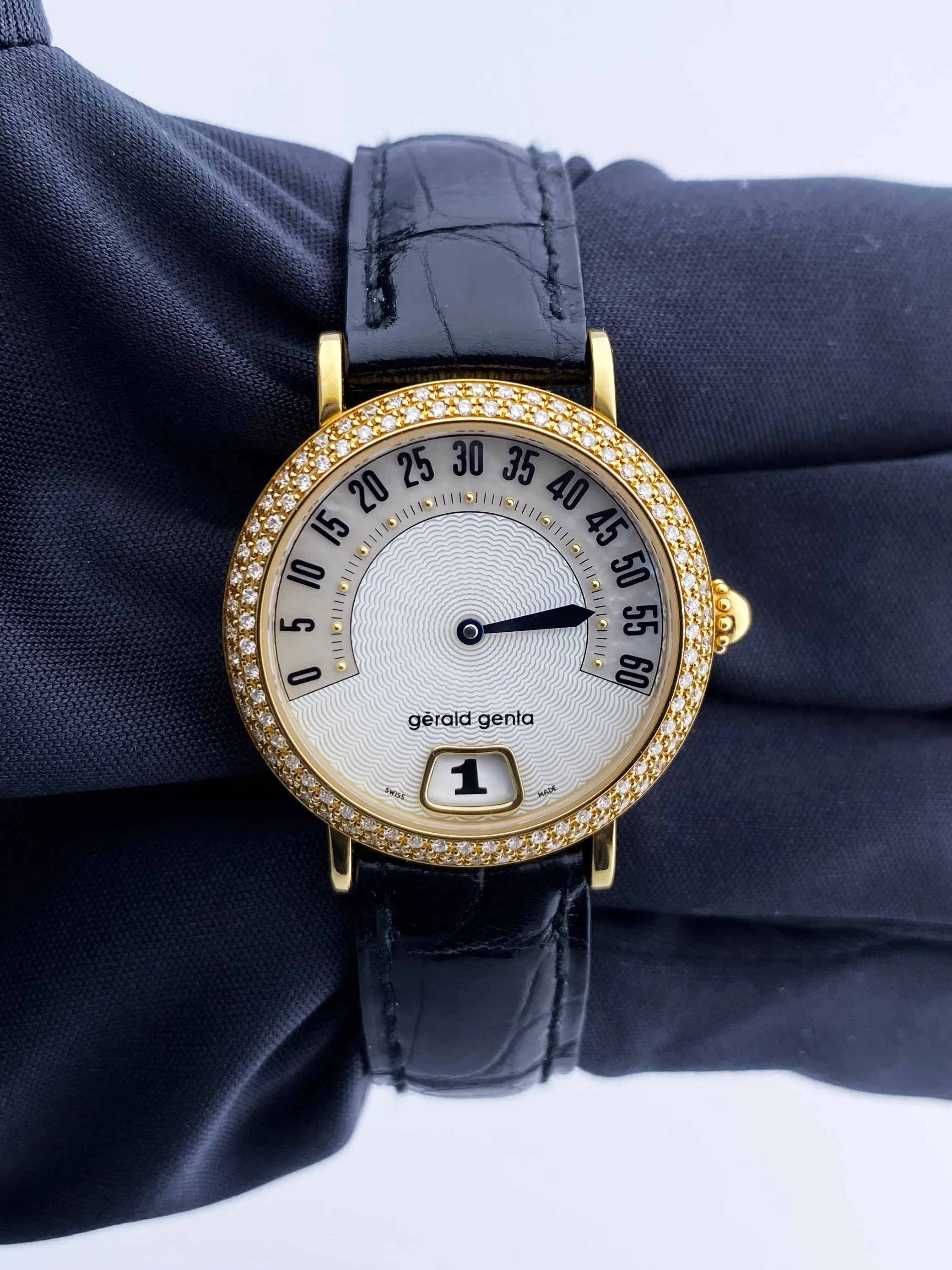 Gérald Genta Retro G.3624 Diamonds Dial Gold Ladies Watch Box Papers