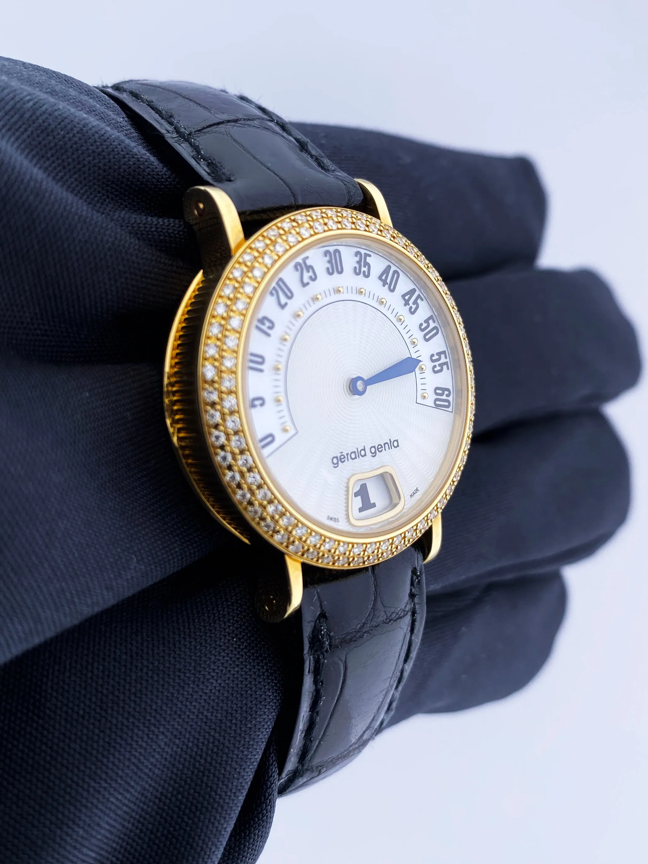 Gérald Genta Retro G.3624 Diamonds Dial Gold Ladies Watch Box Papers