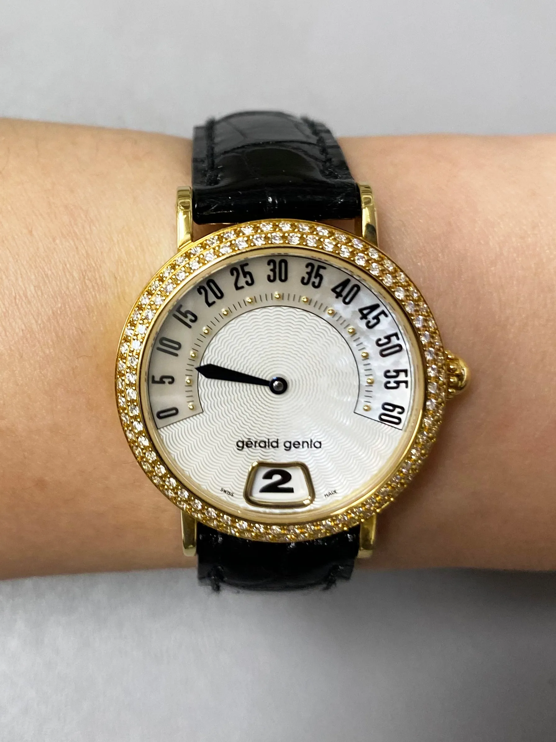 Gérald Genta Retro G.3624 Diamonds Dial Gold Ladies Watch Box Papers