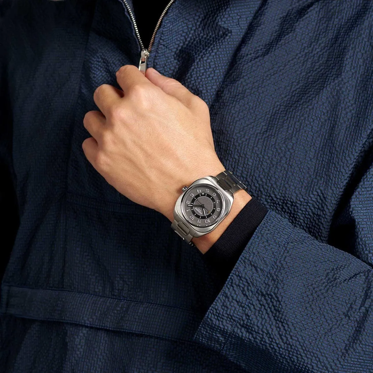 H08 watch, 39 x 39 mm