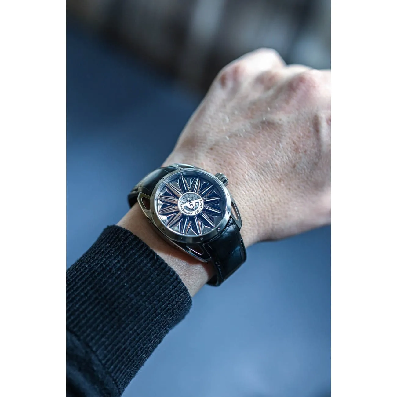 HELIOS TITANIUM (PRE-ORDER)