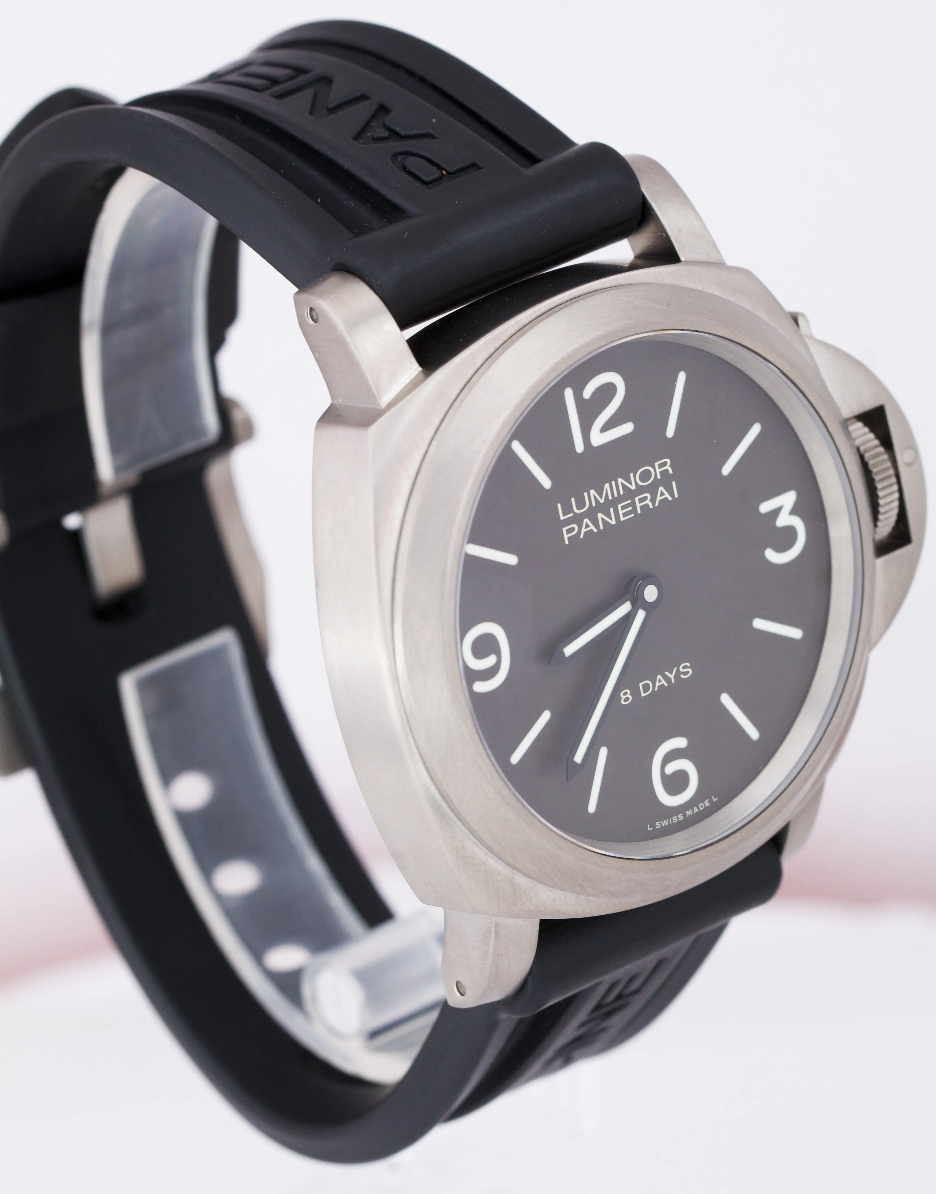 Men's Panerai Luminor Base 8-Days PAM 562 Titanium Automatic 44mm Watch PAM00562
