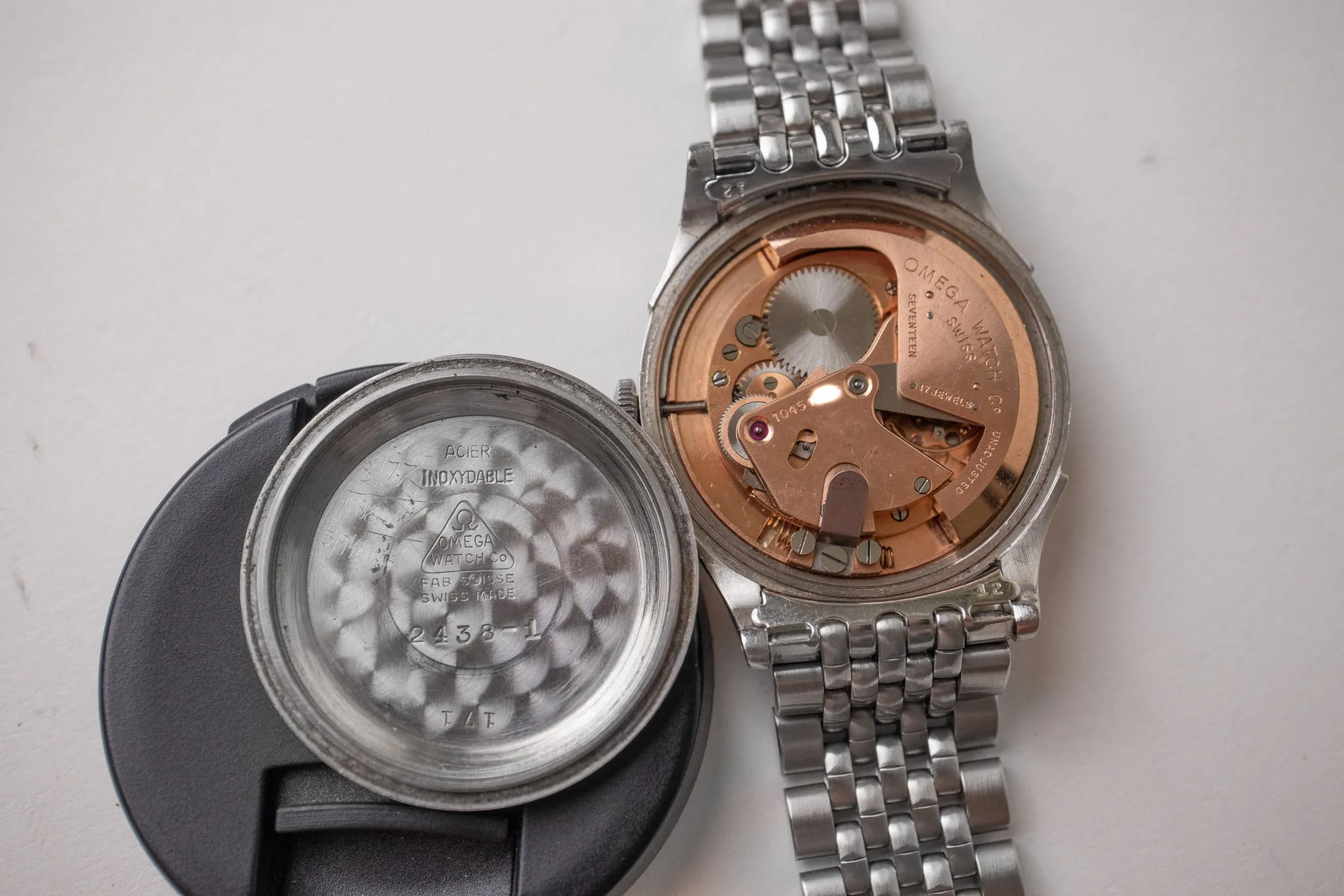 Omega 2438 - 1