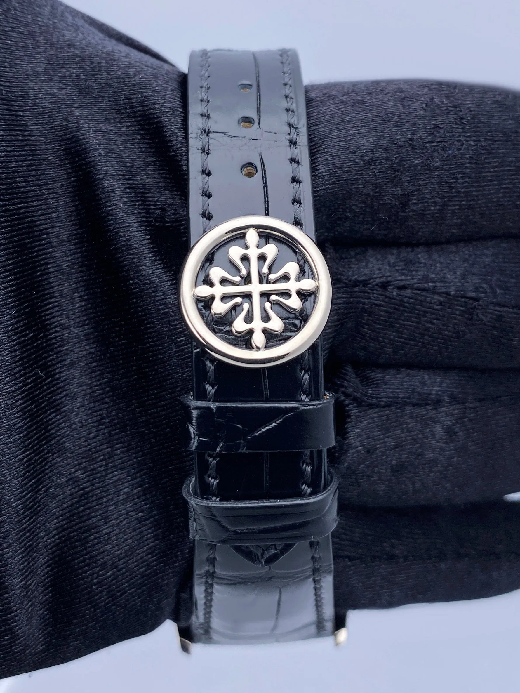 Patek Philippe Calatrava Travel Time 5134G 18K White Gold Mens Watch