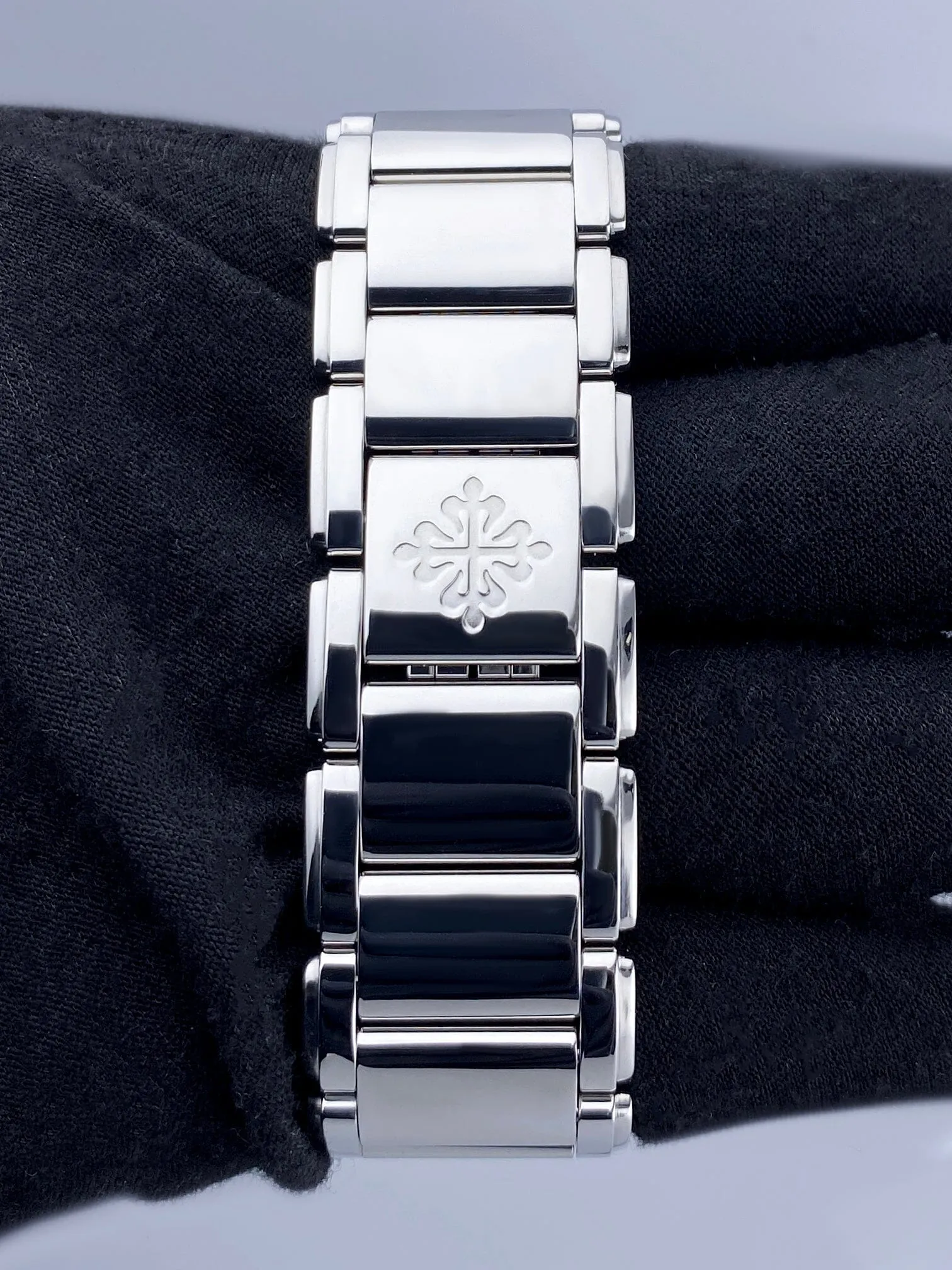 Patek Philippe Twenty-4 4910 Diamond Gray Dial Ladies Watch