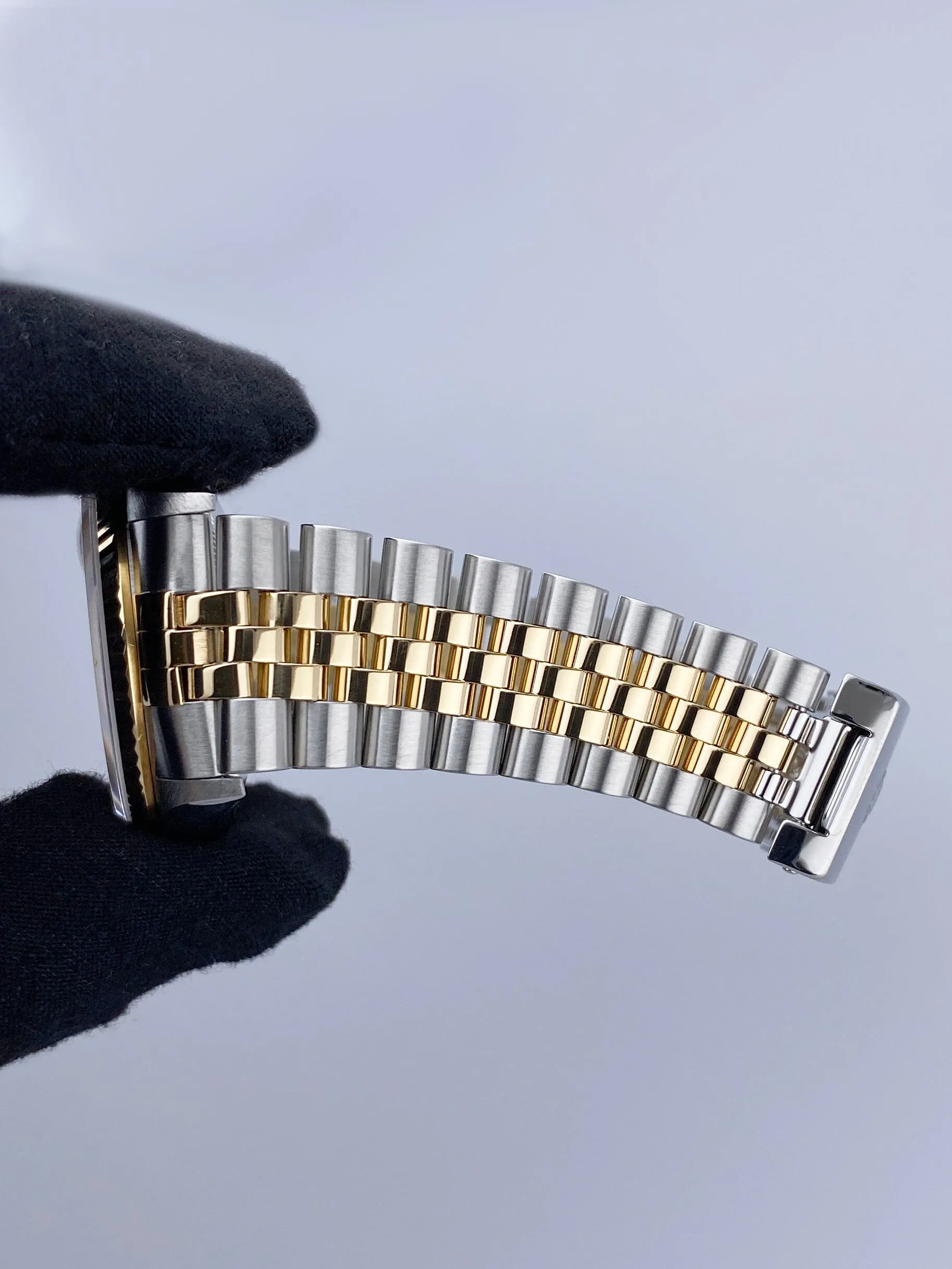 Rolex Datejust 16233 Champagne Dial Mens Watch
