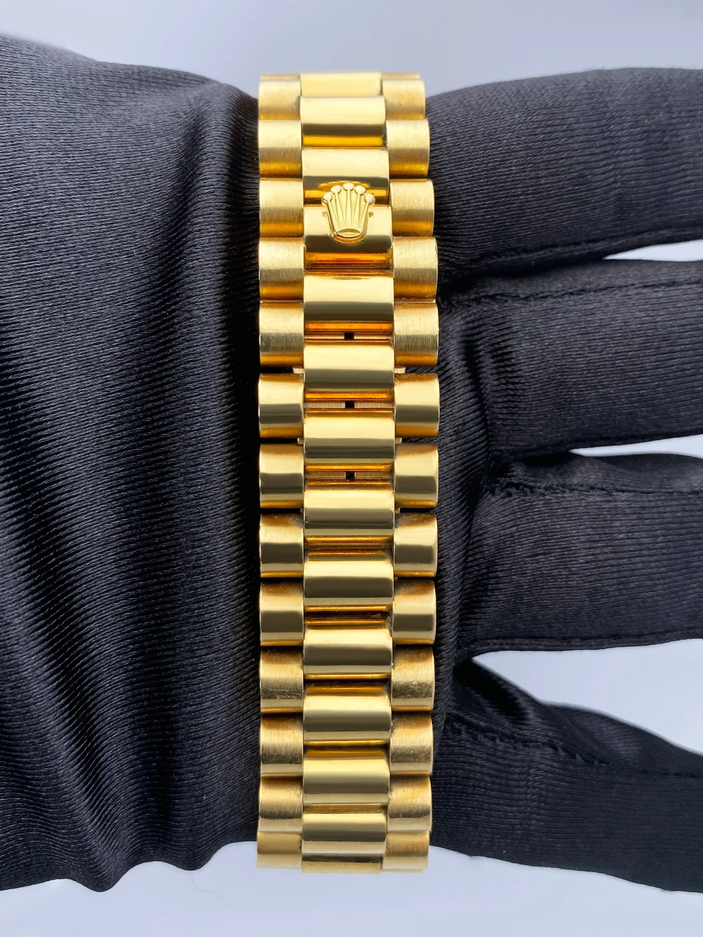 Rolex Day-Date 18038 String Diamond Sapphire Champagne Dial Mens Watch Box Papers