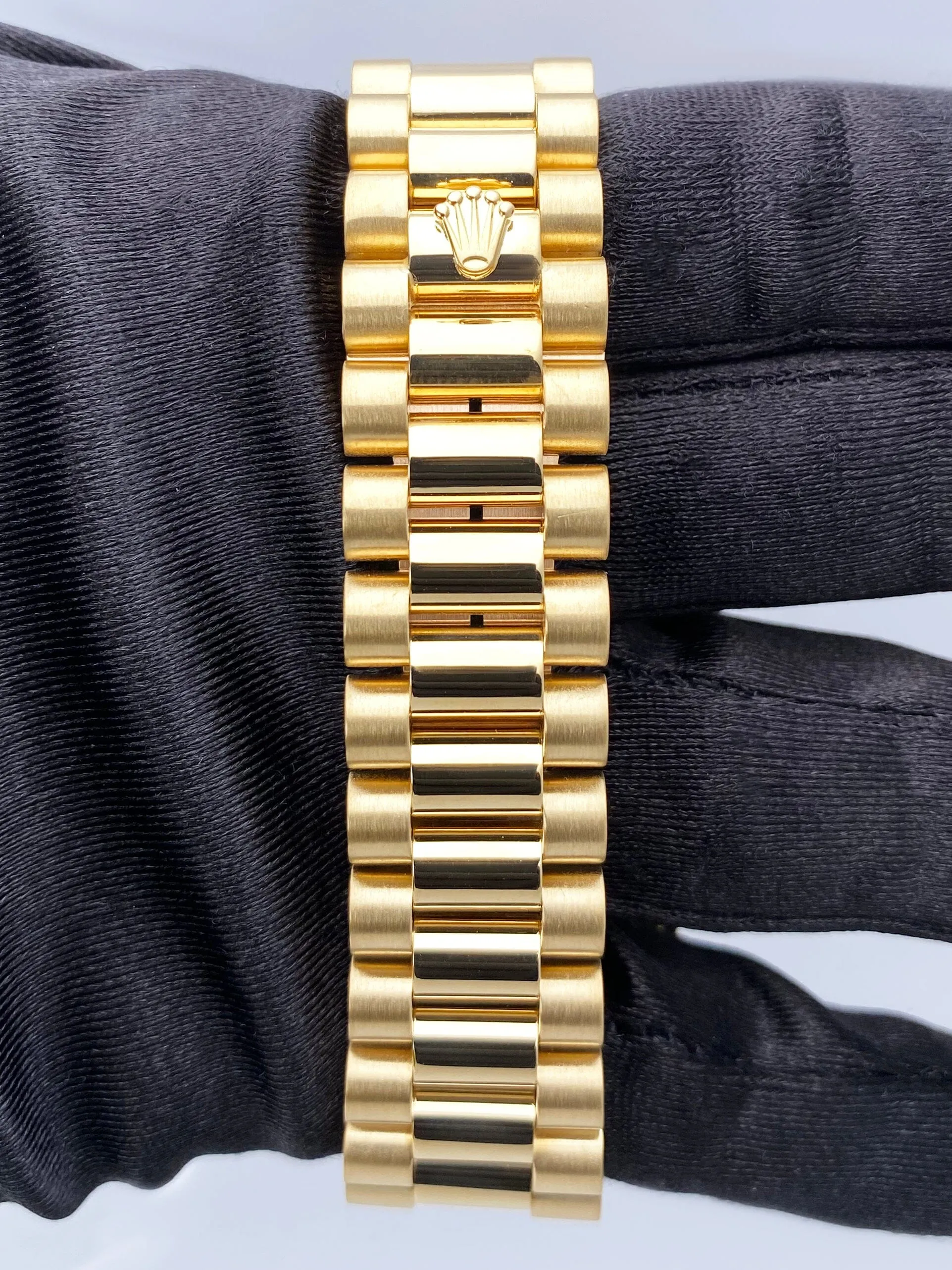 Rolex Day Date 18238 Blue Dial 18K Yellow Gold Mens Watch