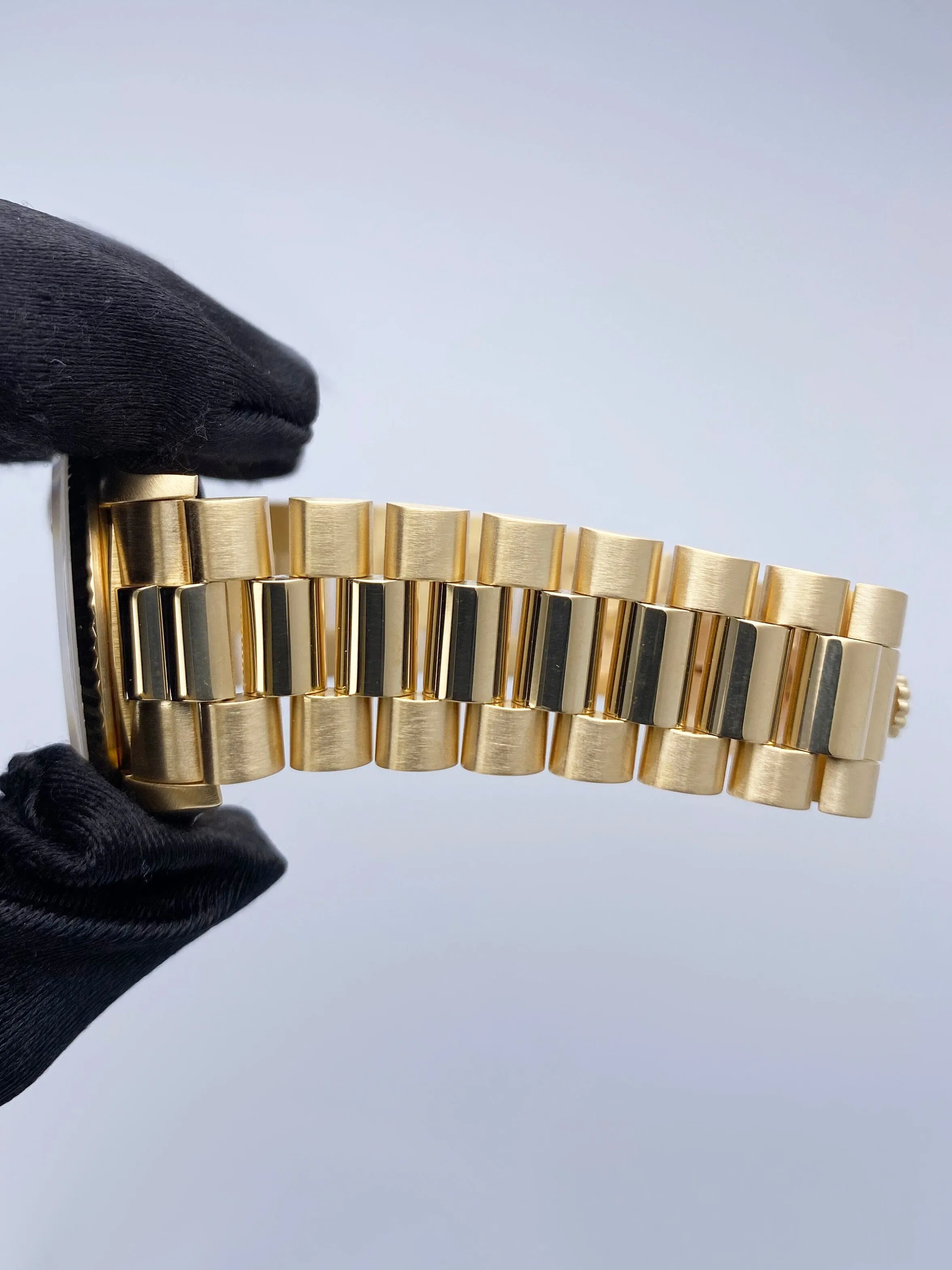 Rolex Day Date 18238 Blue Dial 18K Yellow Gold Mens Watch