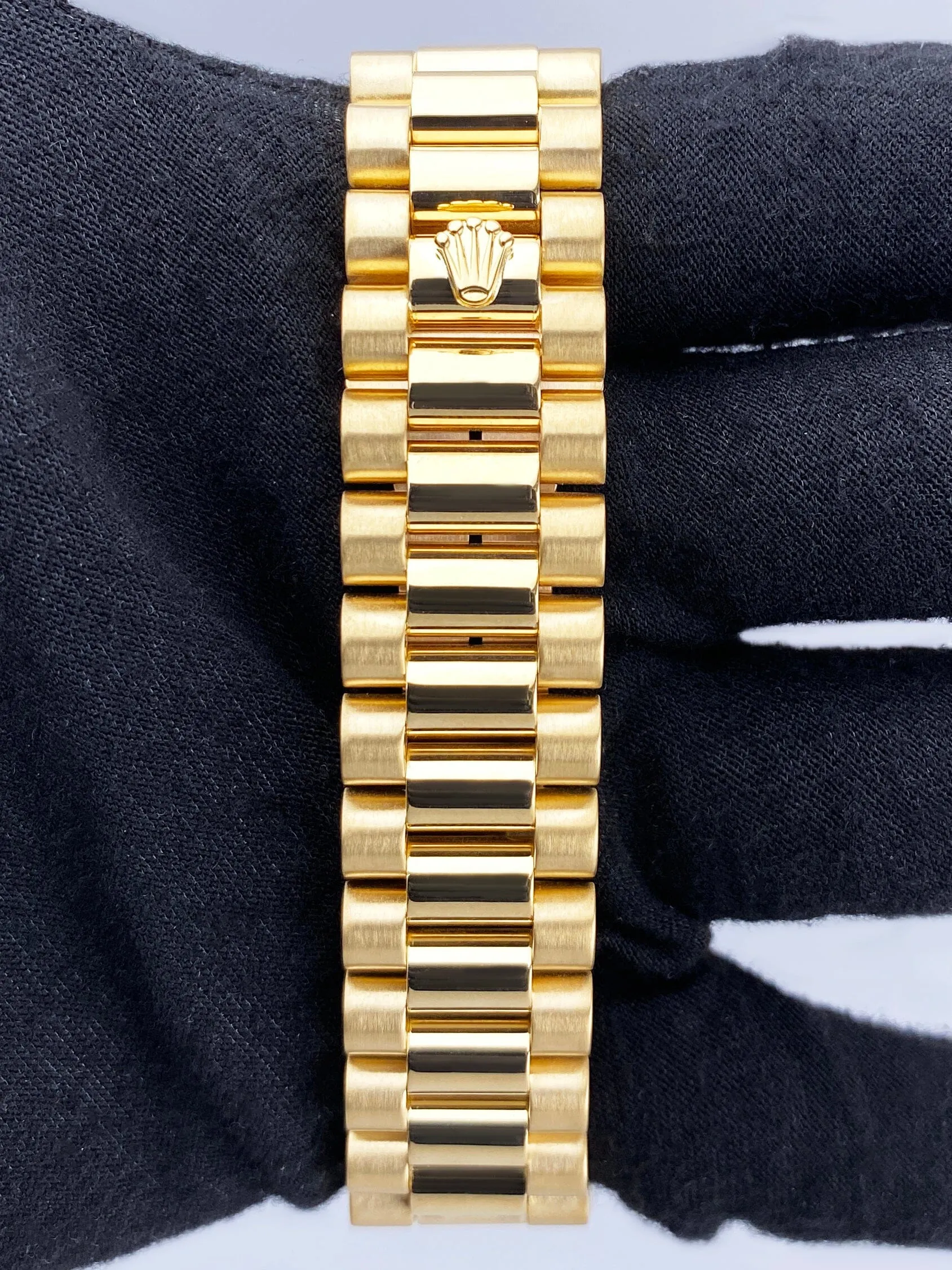 Rolex Day Date 18238 Diamond Champagne Dial Mens Watch