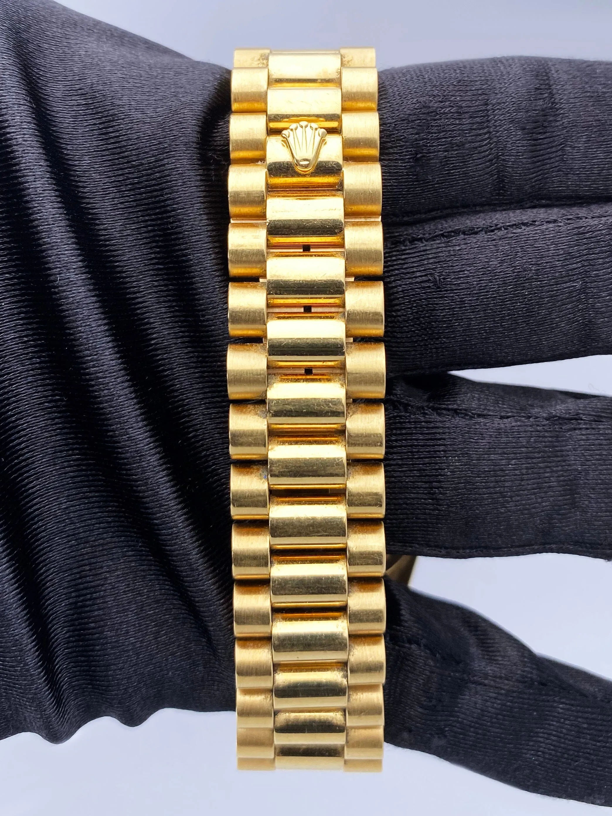 Rolex Day Date 18238 Diamond Champange Dial Mens Watch