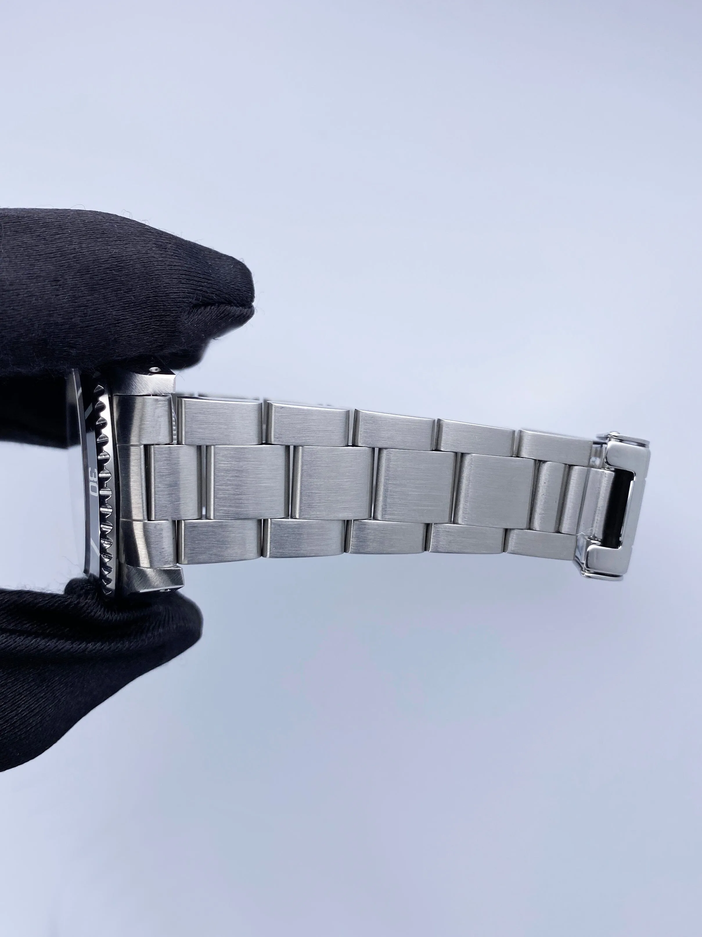 Rolex Submariner 14060 No Date Mens Watch Box Papers