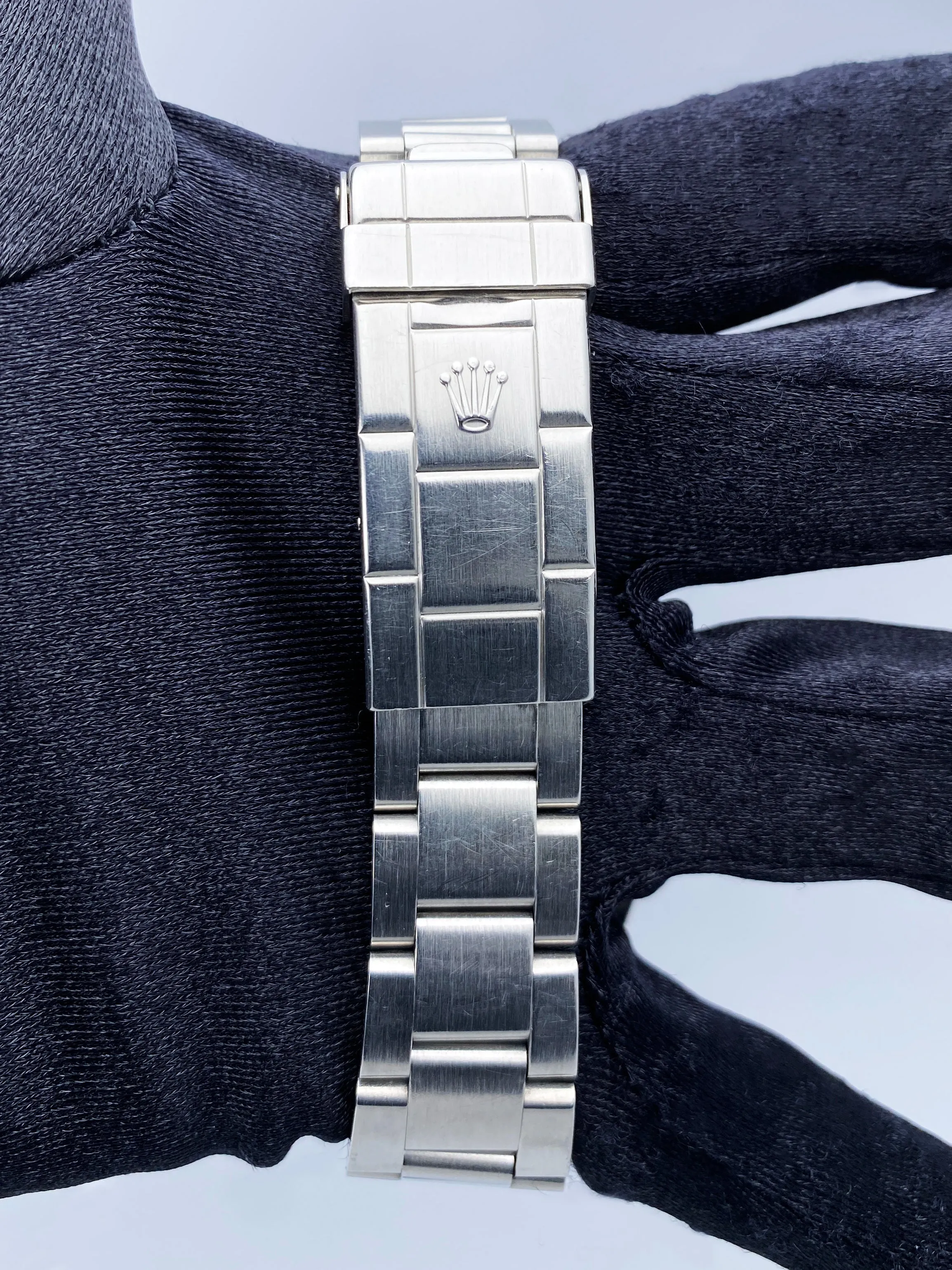 Rolex Submariner Date 16610 Mens Watch Box Papers