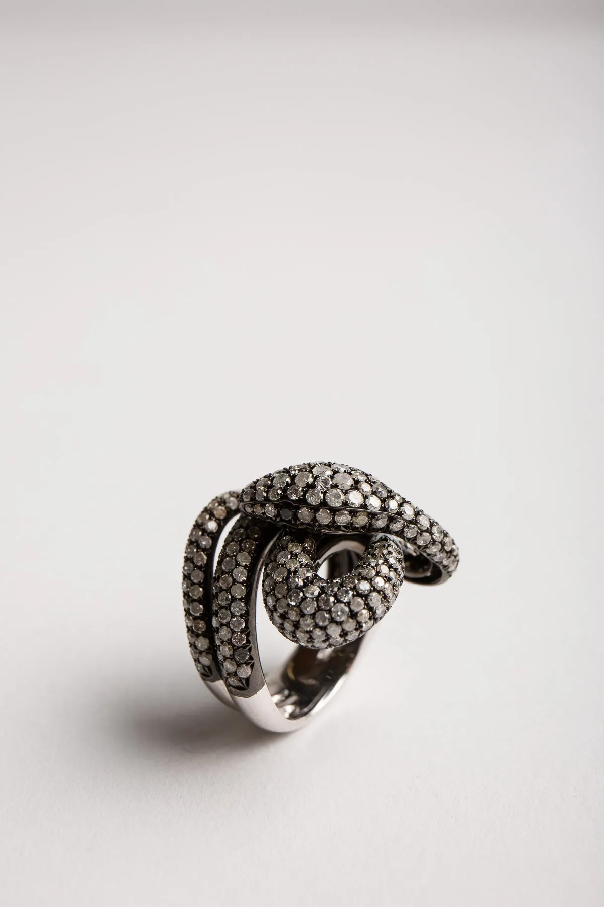STEFERE | 18K WHITE GOLD 332 DIAMOND SNAKE RING