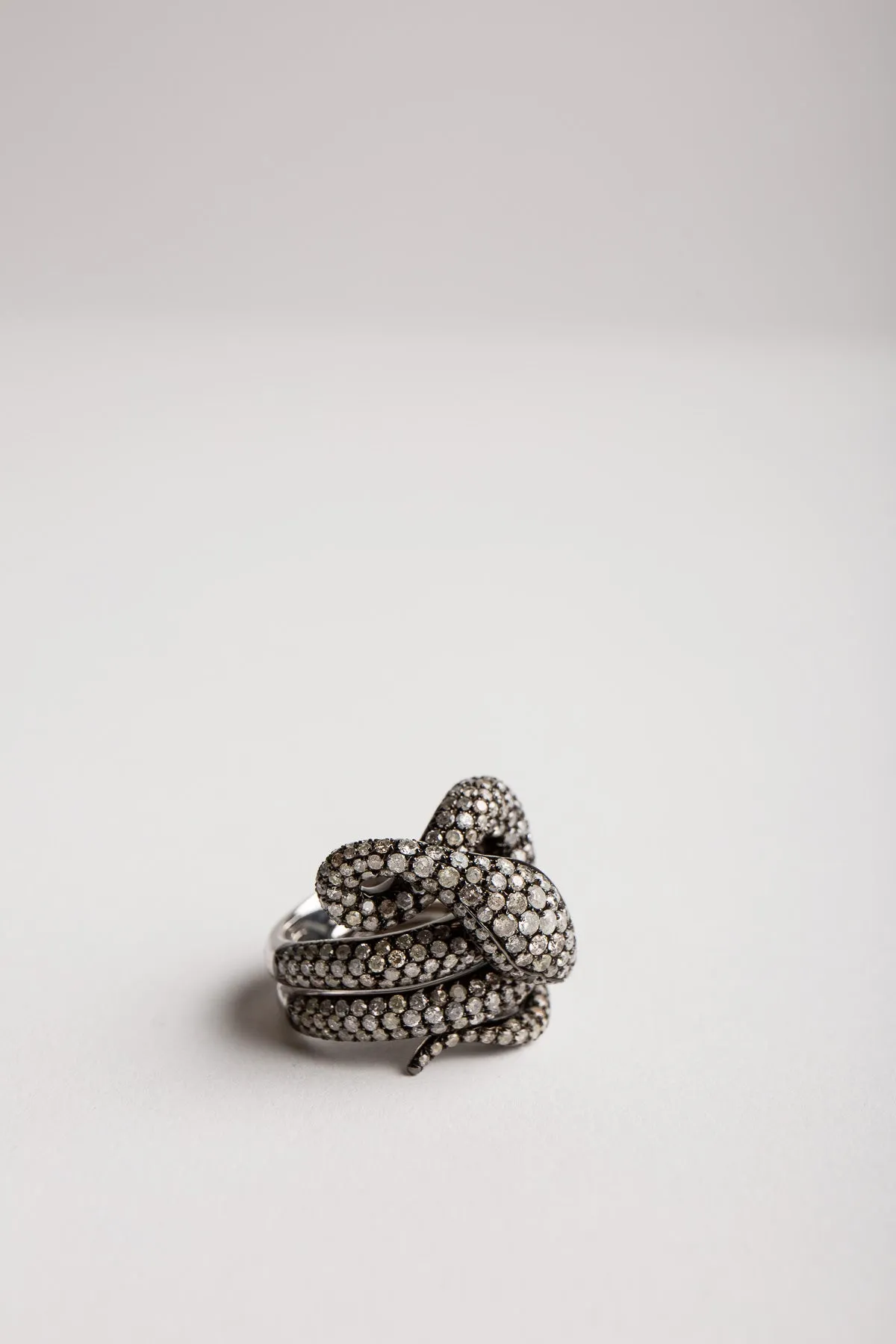 STEFERE | 18K WHITE GOLD 332 DIAMOND SNAKE RING