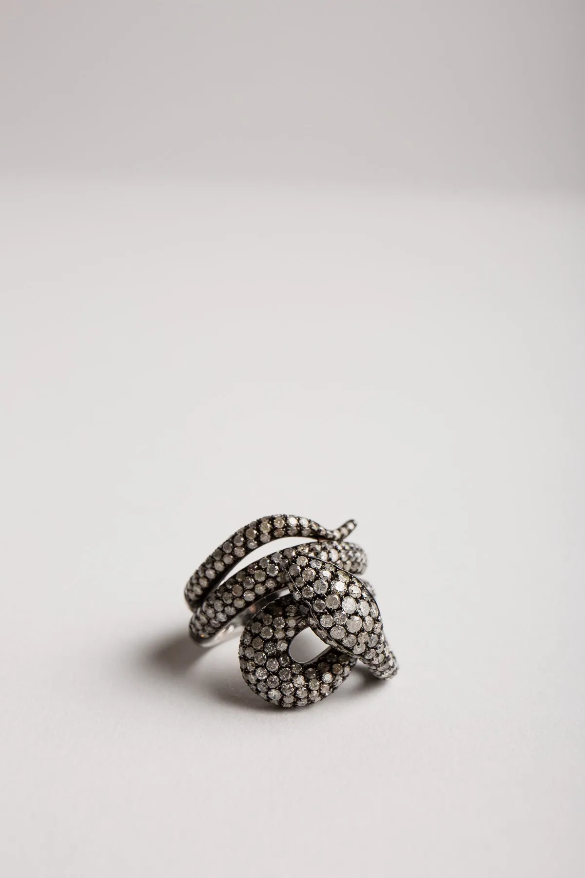 STEFERE | 18K WHITE GOLD 332 DIAMOND SNAKE RING