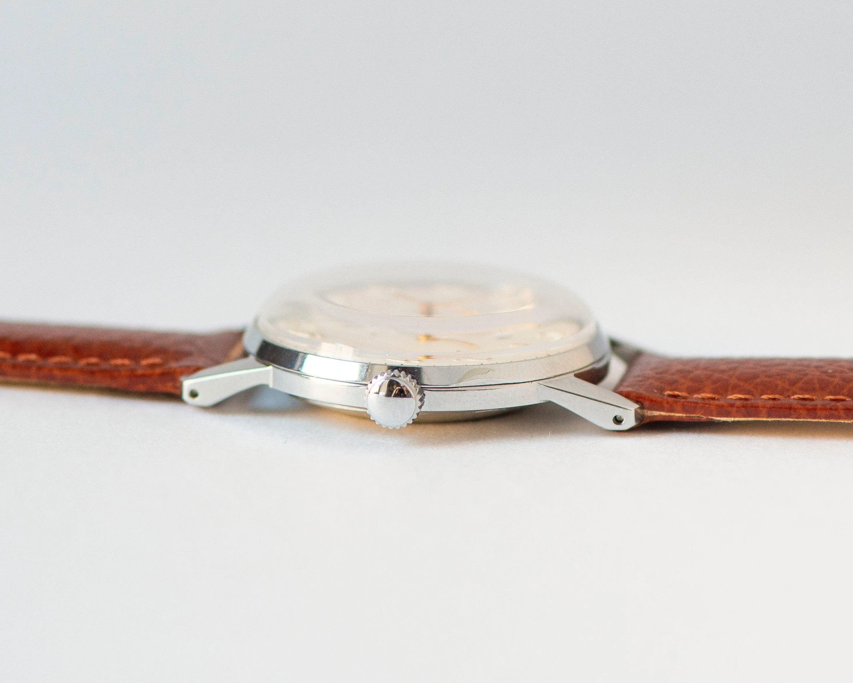 Tomboy watch unused Dawn, classic unisex watch silver shade, vintage gift oversized watch Arabic numerals dial, new genuine leather strap