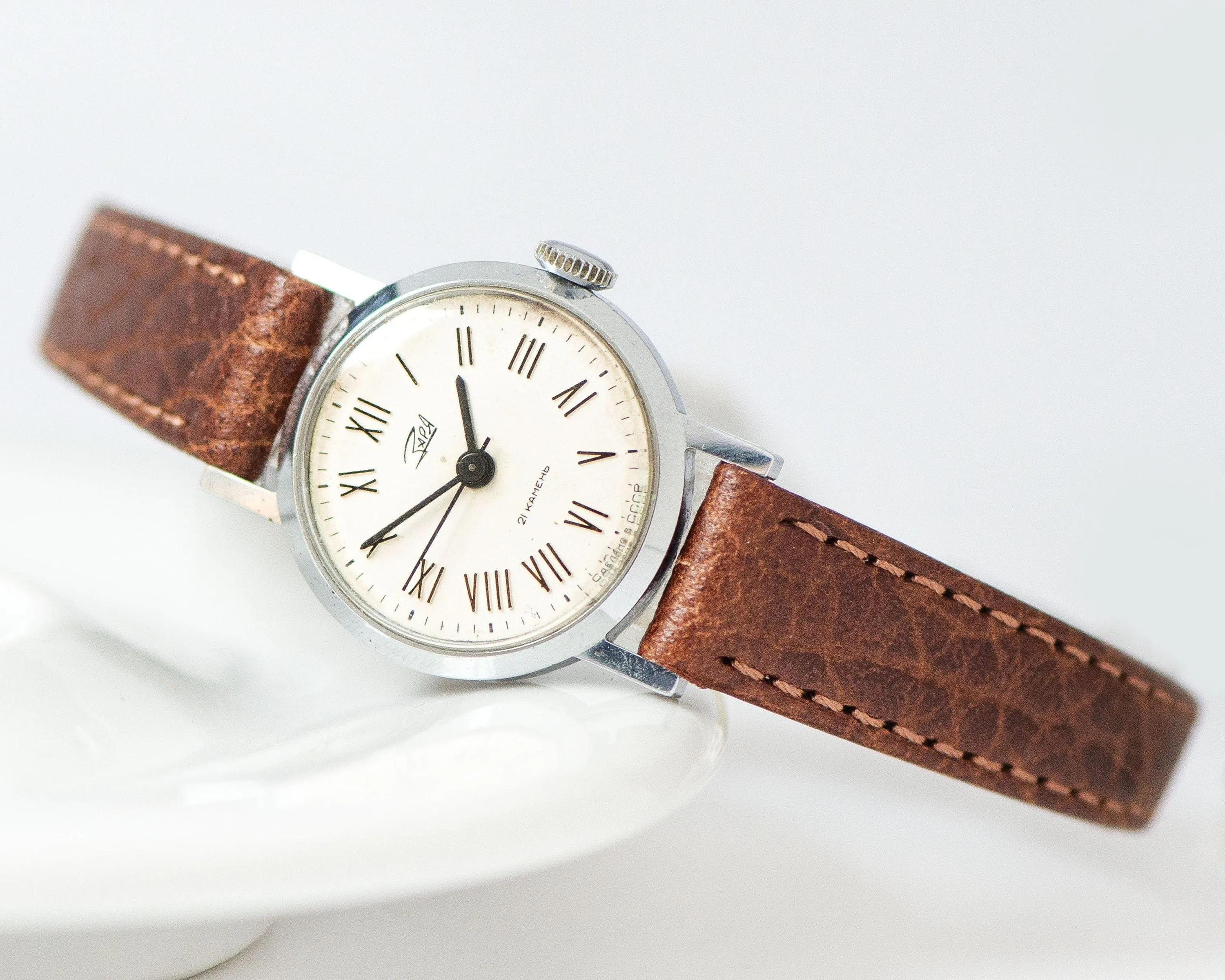 Women watch silver shade Dawn Roman numerals, vintage girl watch classic accessory, women watch delicate gift, new premium leather strap
