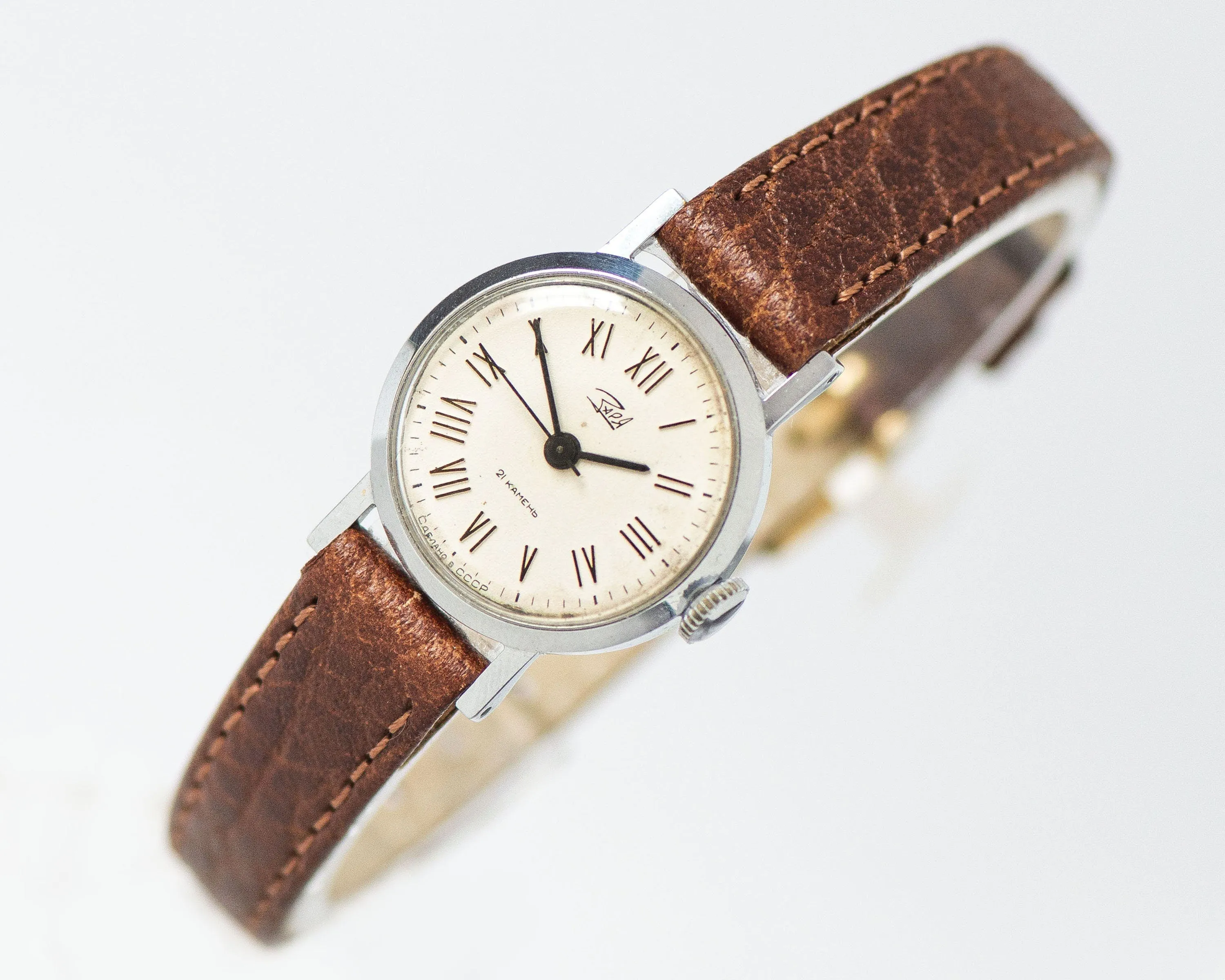 Women watch silver shade Dawn Roman numerals, vintage girl watch classic accessory, women watch delicate gift, new premium leather strap